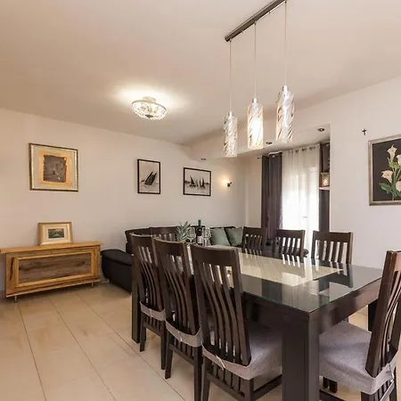 Holiday home Vacation Gara